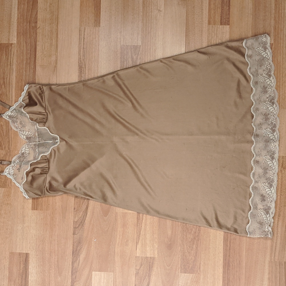 Vintage Fascination caramel dress slip